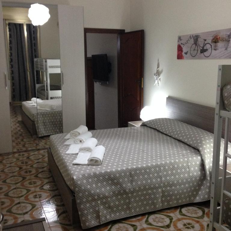 Appartement Le Tre Rose Di Mary à Avola Extérieur photo