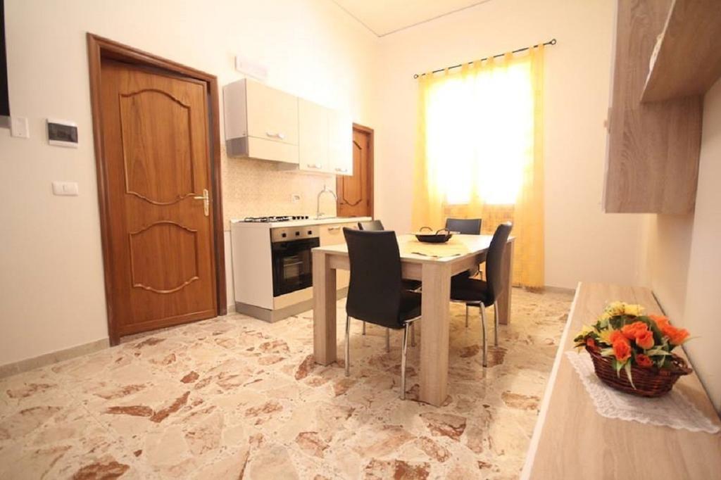 Appartement Le Tre Rose Di Mary à Avola Extérieur photo